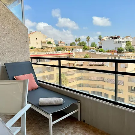Con Vistas Al Mar Y Piscina En Apartment