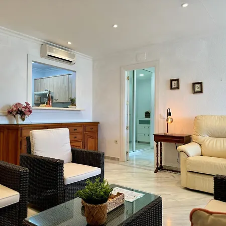 Con Vistas Al Mar Y Piscina En Apartamento *
